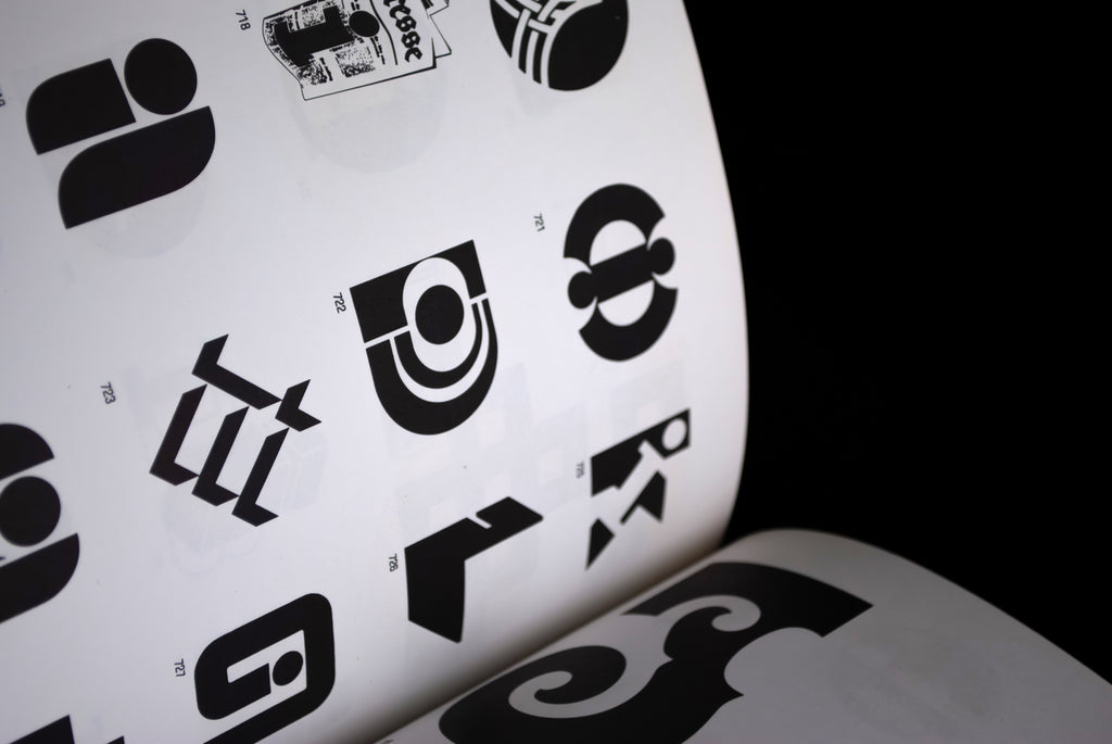 Trademarks & Symbols of the World: Volume 1: The Alphabet in Design