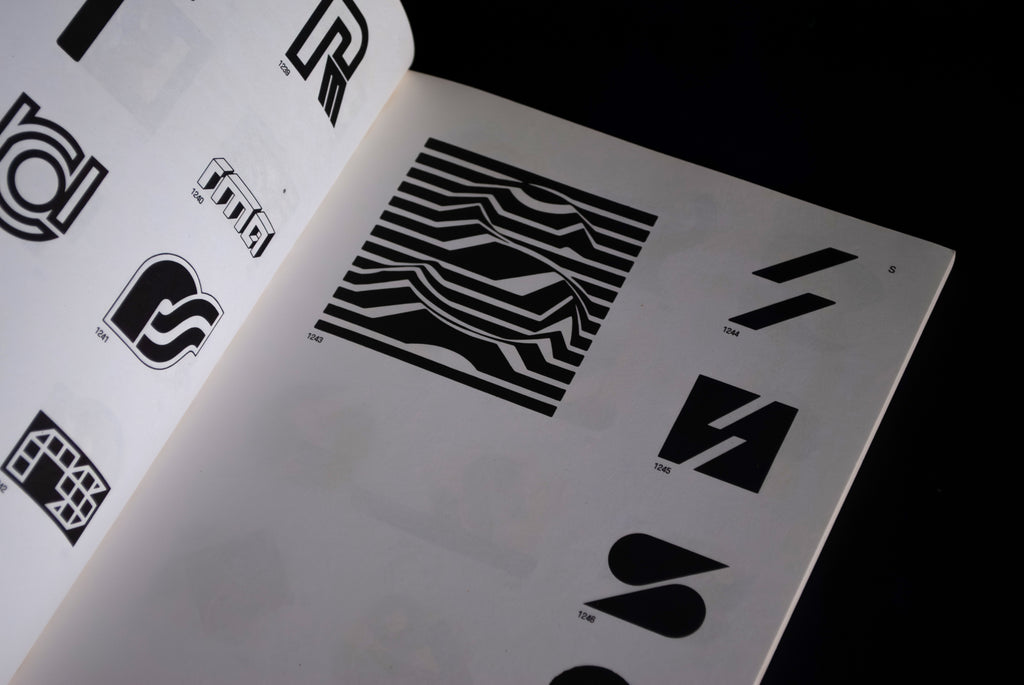 Trademarks & Symbols of the World: Volume 1: The Alphabet in Design