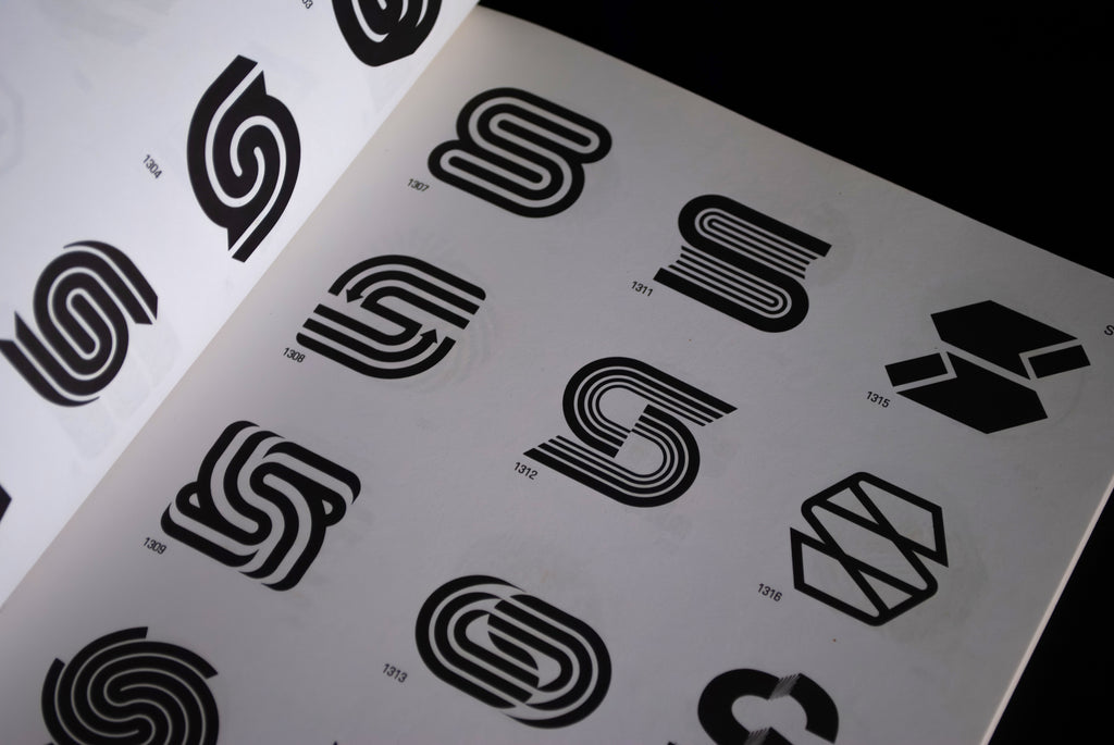 Trademarks & Symbols of the World: Volume 1: The Alphabet in Design
