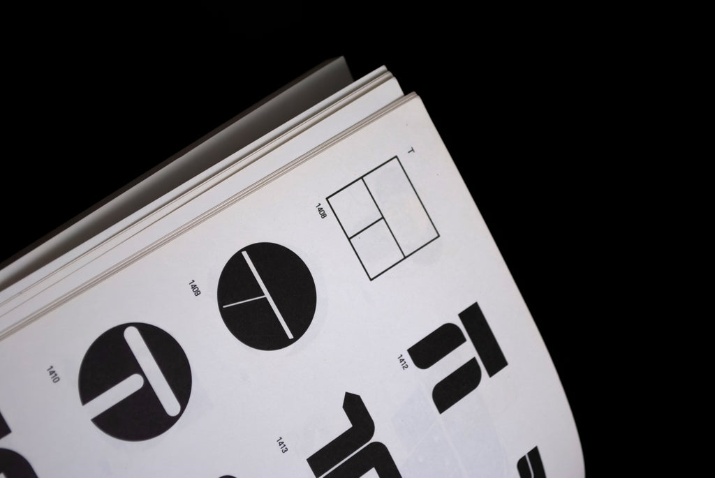 Trademarks & Symbols of the World: Volume 1: The Alphabet in Design